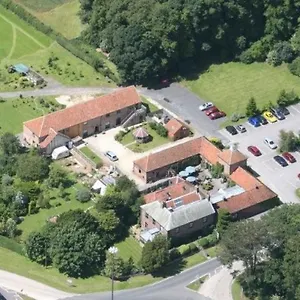 https://wolds-village.yorkshirehotels.net
