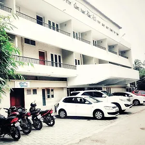 https://keerthi.kerala-hotels.net